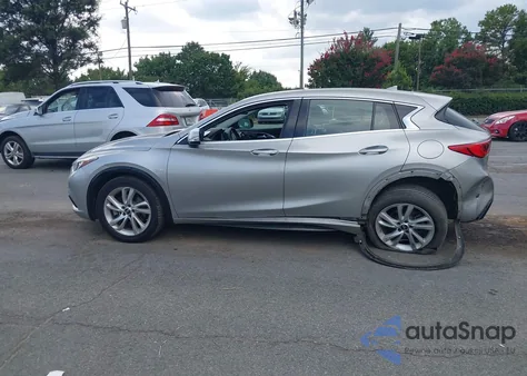2017 Infiniti Qx30 z USA, uszkodzony, nr VIN SJKCH5CPXHA033733